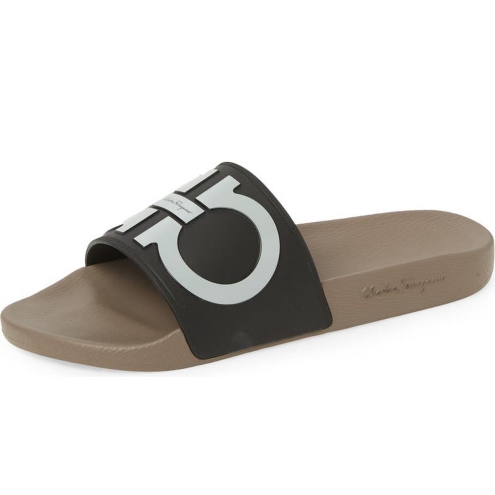 💯 Authentic Salvatore Ferragamo Pool slides. Men’s size 7 (Women’s 8 1/2).